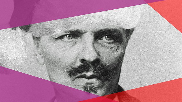 Porträtt av August Strindberg med ditredigerad tomteluva på. 